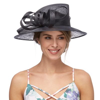 Black loop and bow hat